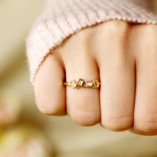Schöner Gebrochener Ring