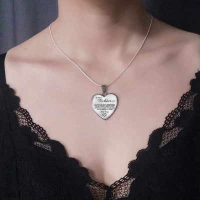 Glänzende Herz-Halskette - Ein liebevolles Geschenk von Mama an meine Tochter